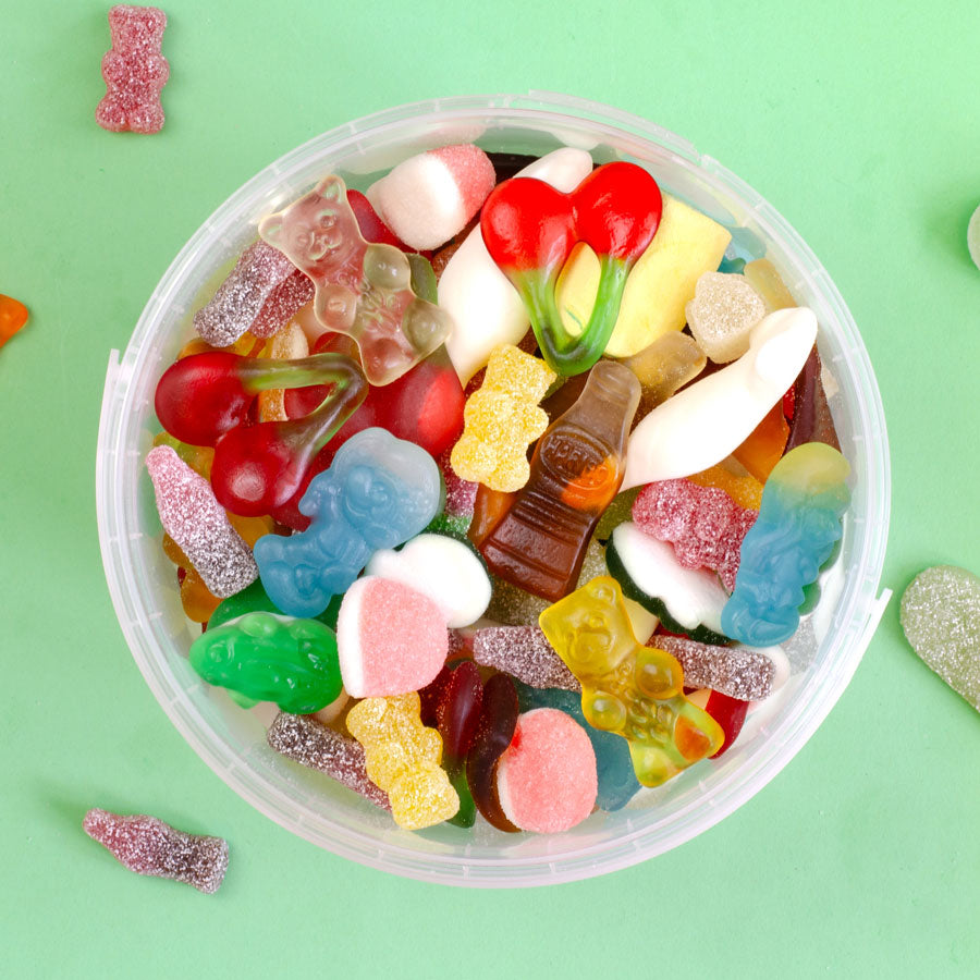 Alles im Eimer L – Großer Süßigkeiten-Eimer mit Fruchtgummi, Marshmallows & sauren Süßigkeiten