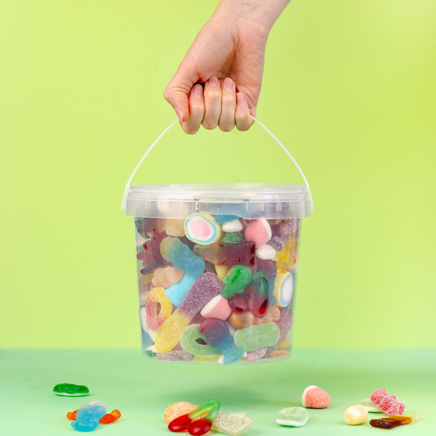 Alles im Eimer L – Großer Süßigkeiten-Eimer mit Fruchtgummi, Marshmallows & sauren Süßigkeiten