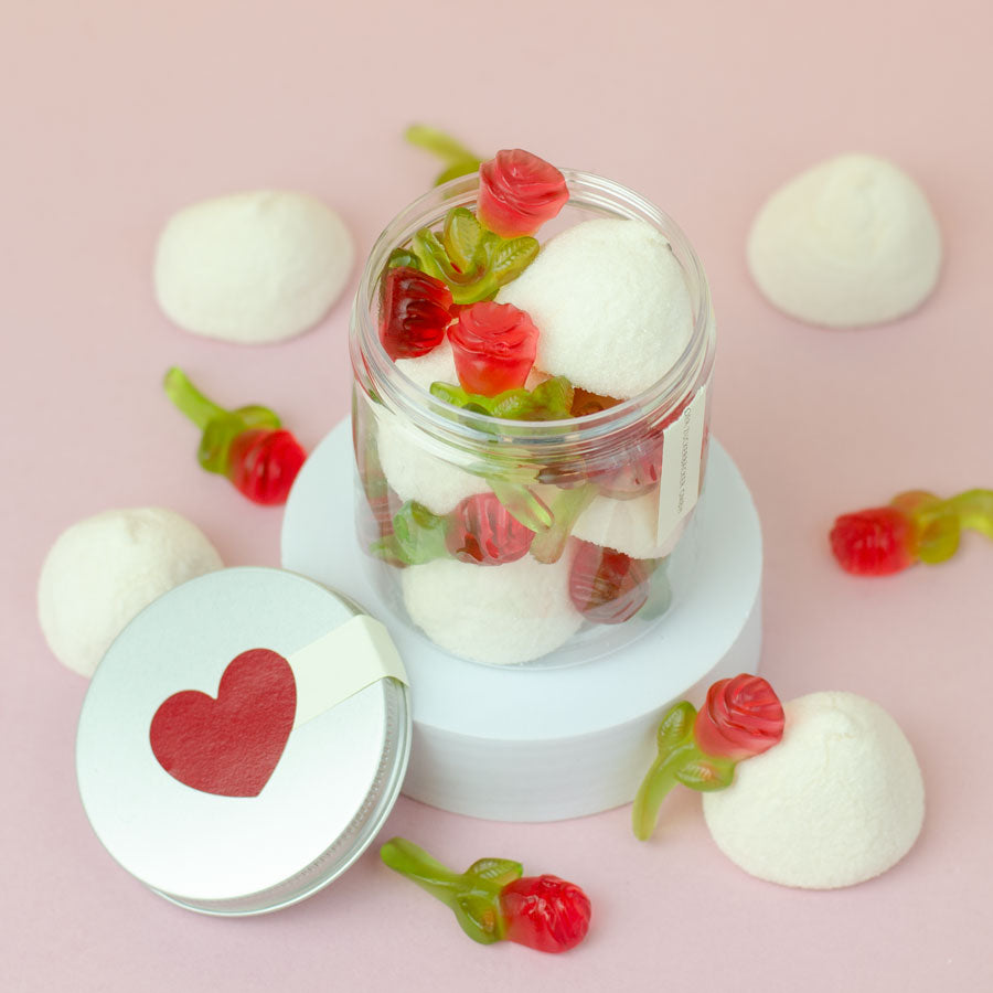 Rosen in der Dose – Edles Valentinstagsgeschenk mit Fruchtgummi-Rosen & Marshmallows